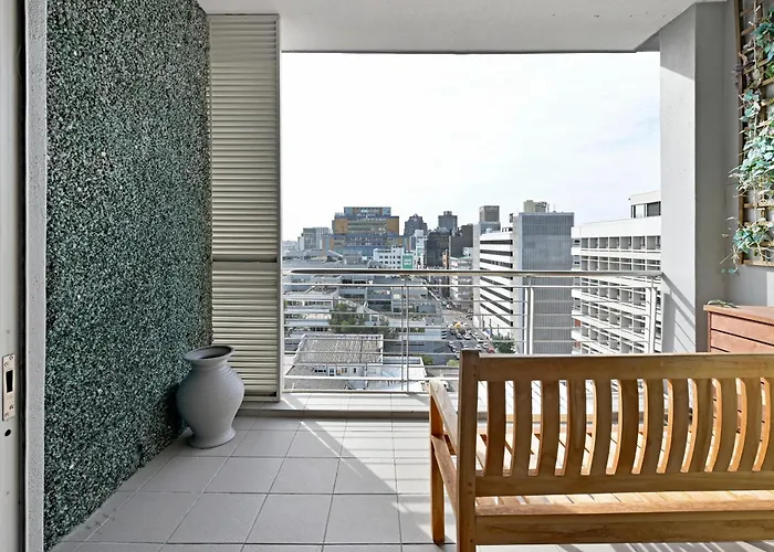 Yaya - Modern Apartment With City, Ocean & Mountain Views!