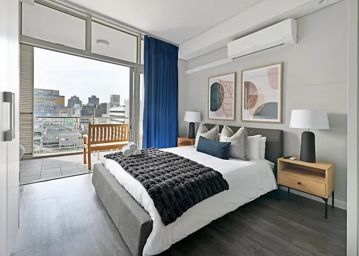 Yaya - Modern Apartment With City, Ocean & Mountain Views!