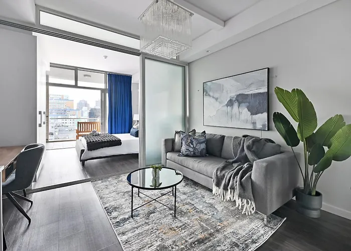 Yaya - Modern Apartment With City, Ocean & Mountain Views!