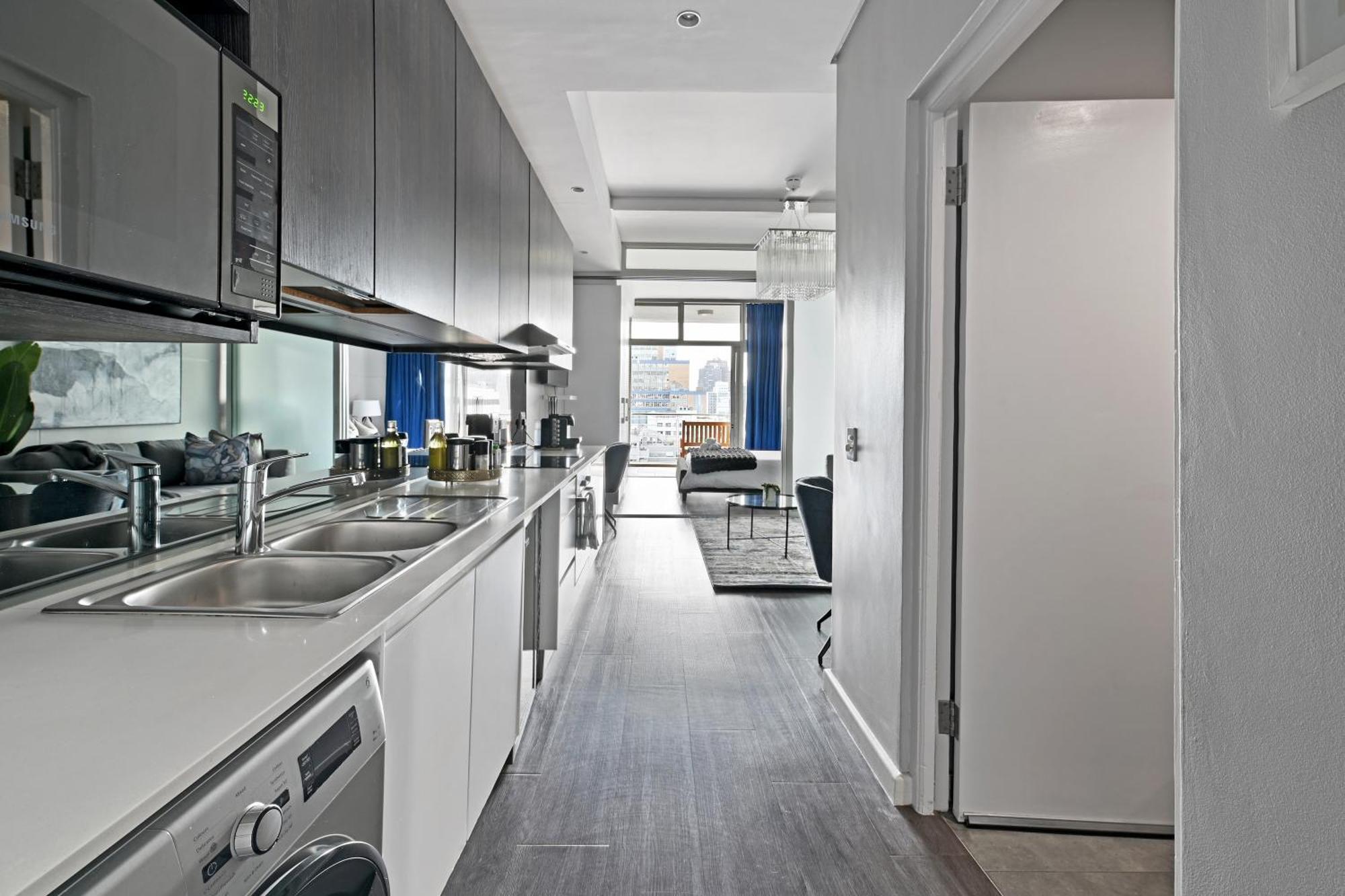Yaya - Modern With City, Ocean & Mountain Views! Apartment