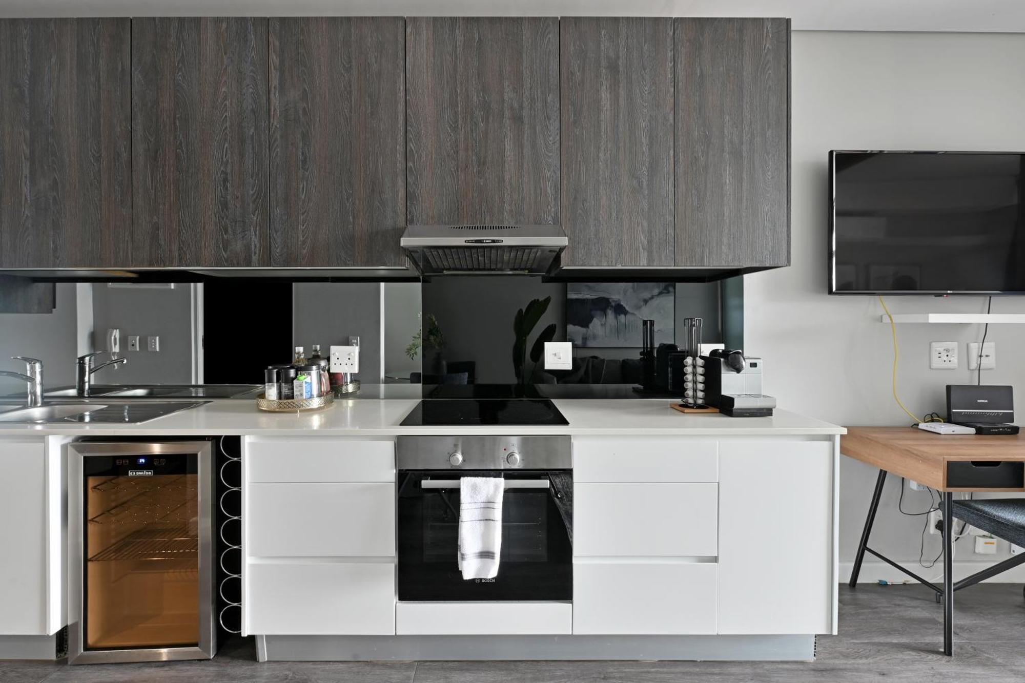 Apartment Yaya - Modern With City, Ocean & Mountain Views! *