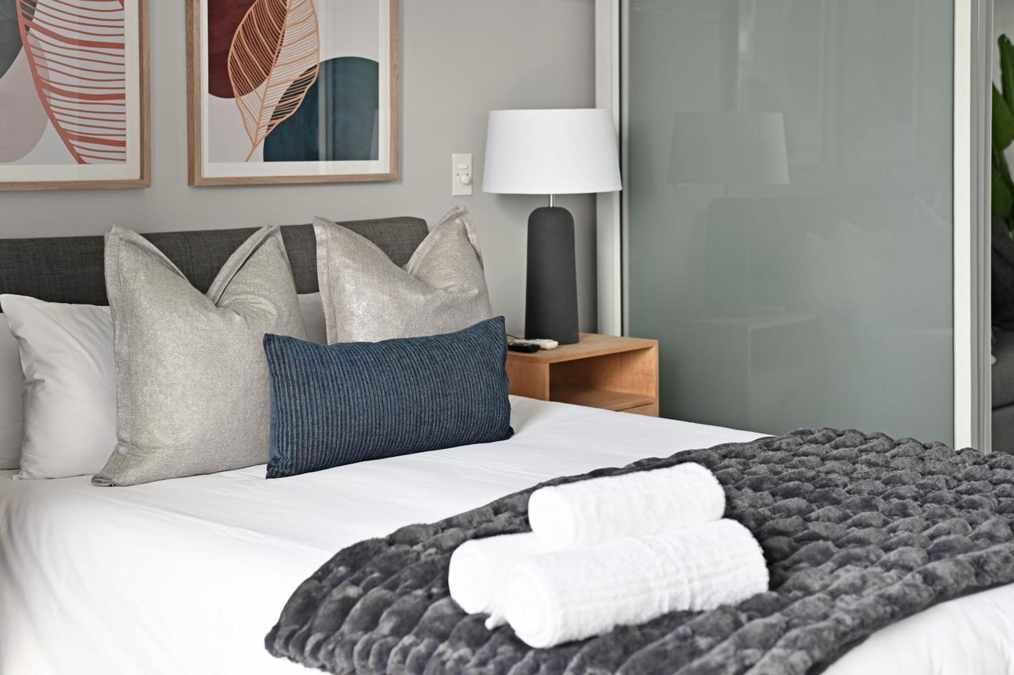 Yaya - Modern With City, Ocean & Mountain Views!